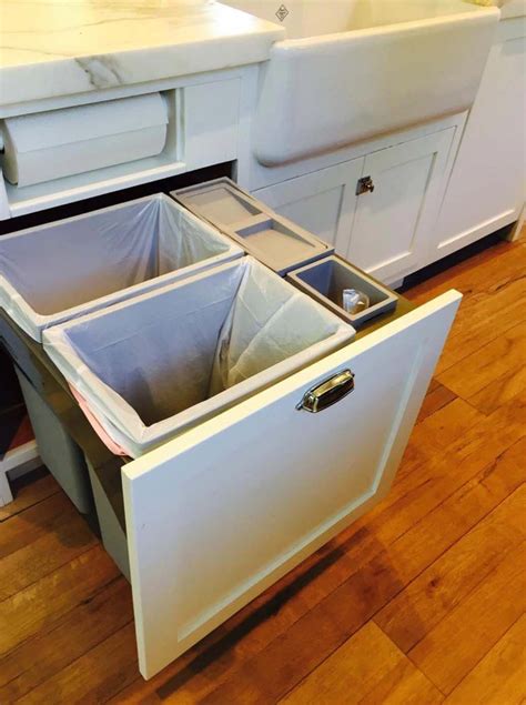 Compost bucket integrated into garbage/recycle bin pullout! | Farmhouse ...