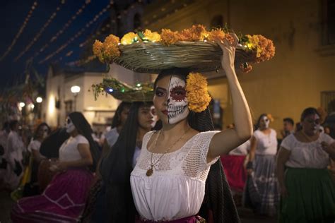 How Oaxacans Are Still Celebrating Día de los Muertos This Year | Here ...