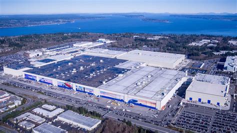 Boeing’s Everett factory complex is the biggest building in the world ...