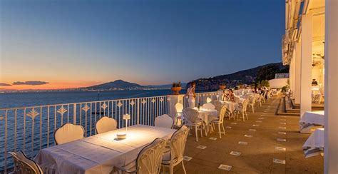 Discover Grand Hotel Riviera, with restaurant in Sorrento