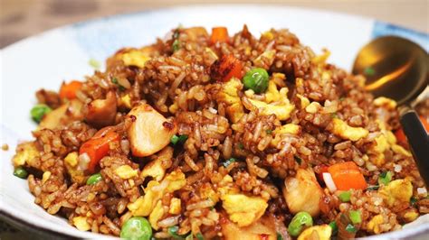 BETTER THAN TAKEOUT AND EASY! Chinese Chicken Fried Rice Recipe ...