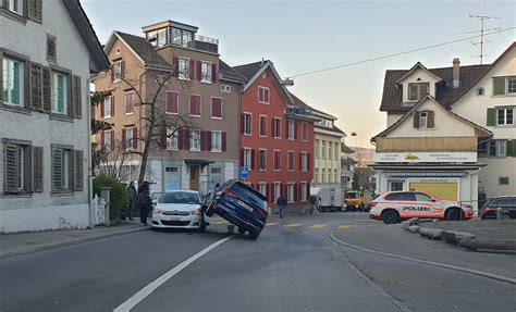 Wädenswil: seitliche Kollision zweier PWs – Wädenswiler