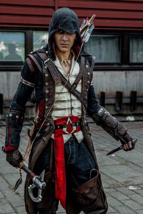 Connor Kenway Cosplay, Battle stance | Cosplay, Assassins creed cosplay ...