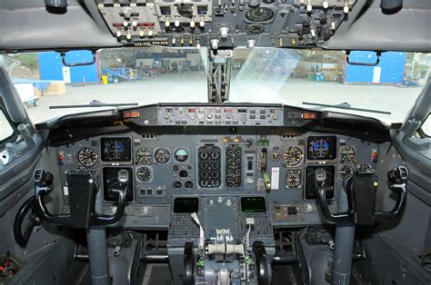 Boeing 737 400 Cockpit