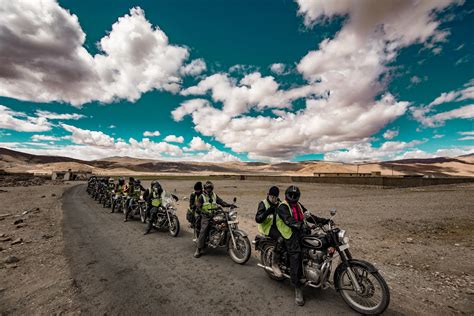 Leh Ladakh Bike Trip 2020 Packages, Book @ ₹15,999