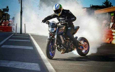 Amazing motorcycle stunts🔥 | Motorcycle, Motorbikes, Vehicles