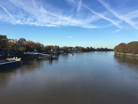 Putney Bridge to Barnes Green: Meandering along the River Thames ...