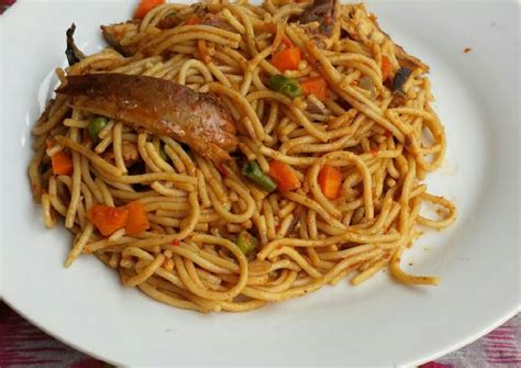 Jollof spaghetti Recipe by Enefola Joy Owoicho - Cookpad