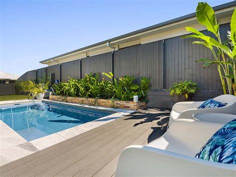 15 Best Pool Landscaping Ideas in Brisbane