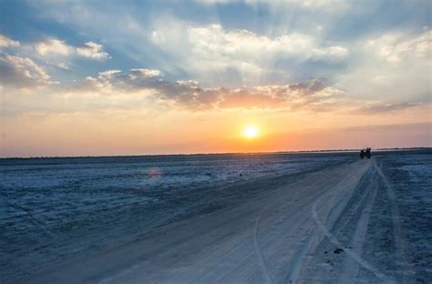 Great rann of Kutch - Largest White Salt Deserts | Indiano Travel