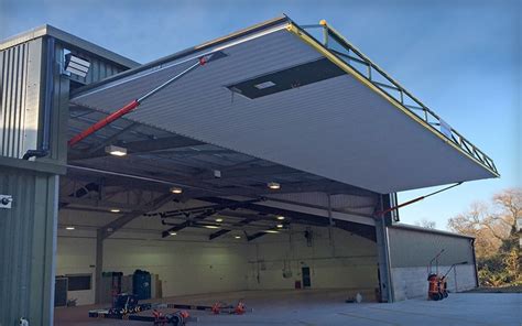 Hydraulic Overhead Aircraft Hangar Doors | Doors for Aviation