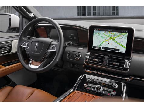 2023 Lincoln Navigator Pictures: | U.S. News