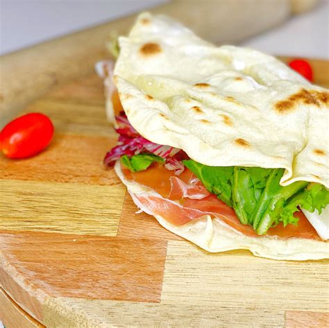 How to make Piadina Italian flatbread sandwich - Mamma Mia che Buono