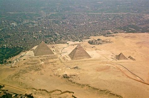 File:Giza-pyramids.JPG - Wikipedia