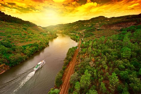 Valley of the Douro from Porto to Spain - Portugal Tours | Mercury Holidays