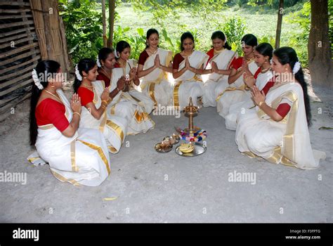 Kaikottikali dance hi-res stock photography and images - Alamy