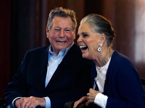 Love Story's Ali MacGraw and Ryan O'Neal Reunite at Harvard Over 45 ...