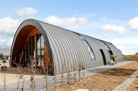 10 Hangar Homes That Will Make Your Jaw Drop | Quonset hut homes, Hut ...