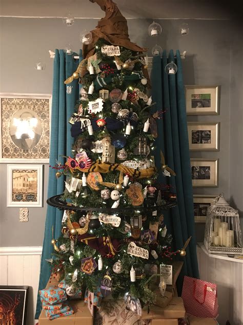 30+ Harry Potter Christmas Tree Ideas - DECOOMO