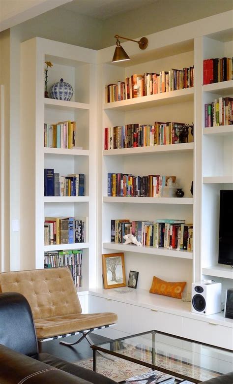 Niche with large bookcase and spot for the TV | Bookshelves built in ...