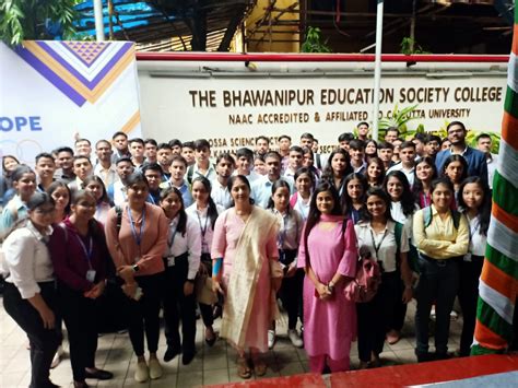 Student Visit to IIM Kolkata - BESC | The Bhawanipur Education Society ...