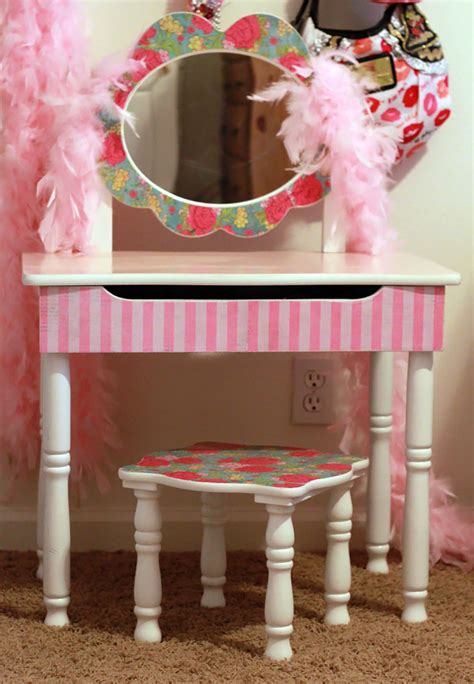 The Sassy Pepper: Mod Podge FURNITURE tutorial (gasp!)