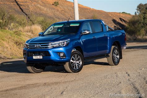 2016 Toyota HiLux SR5 V6 review (video) | PerformanceDrive