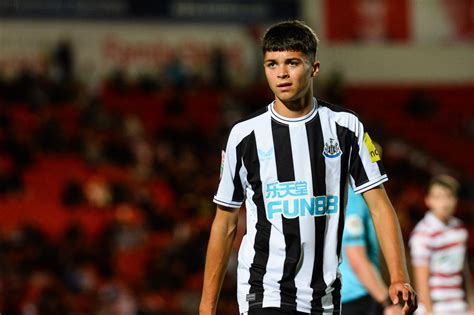 Report: Lewis Miley to stay at Newcastle despite serious PL interest