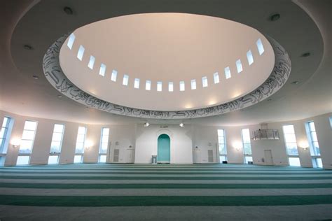 Ahmadiyya Mosques: Baitul Futuh - London UK