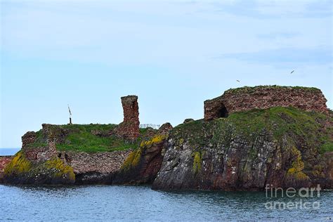 Dunbar Castle Ruins Photograph by Yvonne Johnstone - Fine Art America