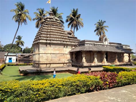 Bhoo Varaha Lakshmi Narasimha Swamy Temple in the city Halasi