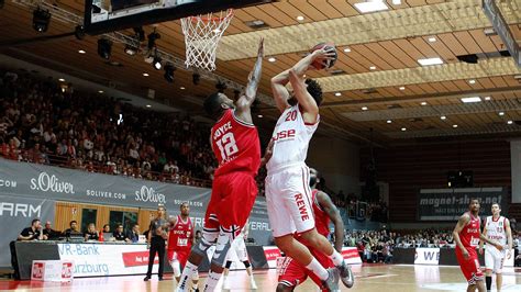 Basketball-Bundesliga: Bamberg mit einem Bein im Play-off-Halbfinale ...