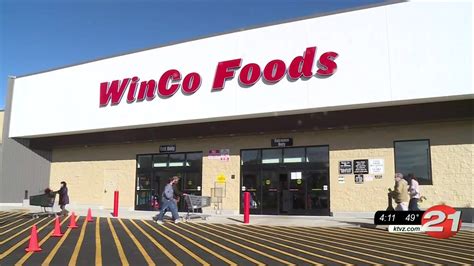 Bend shoppers welcome WinCo Foods - YouTube