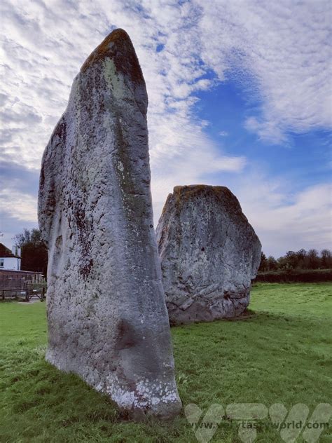 Avebury Stone Circle vs Stonehenge - Very Tasty World