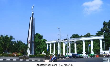 Bogor Indonesia March 2023 Tugu Kujang Stock Photo 2285403495 ...