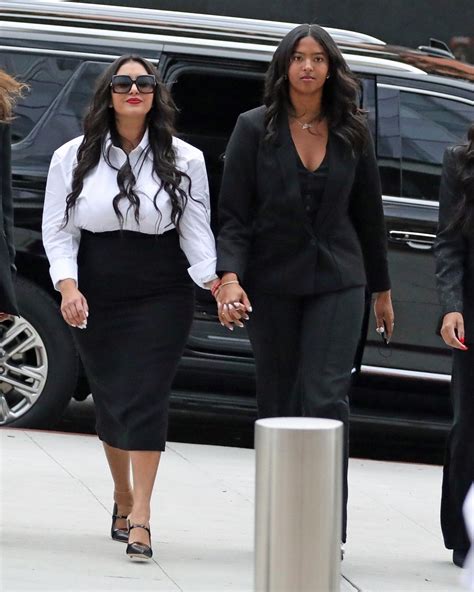 Vanessa Bryant and Daughter Natalia Hold Hands Going Into Court for ...