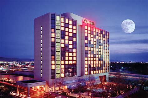 Albuquerque Marriott Uptown – Exterior – Night – Moon | Bubonicon 55 ...