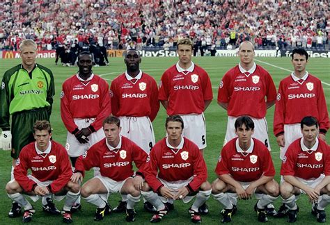 Ayaktakiler Oturanlar | MANCHESTER UNITED 1998-1999