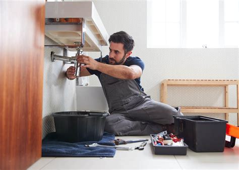 What is a emergency plumber and when do you need one - The cut and paste