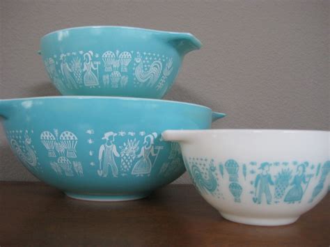 Vintage pyrex mixing bowls Amish blue set of 3 by VintageVonMe