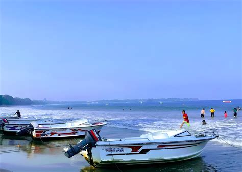 Pantai Carita merupakan pantai yang ada di pesisir barat provinsi ...