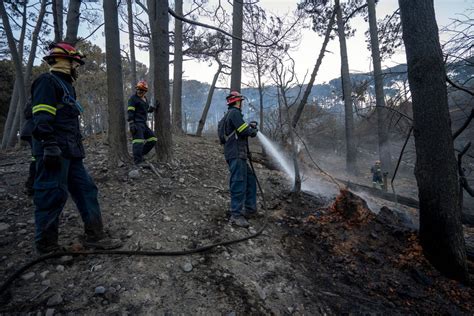 Residents evacuated as mountain fire spreads in Cape Town