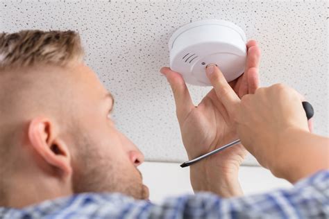 An Electrician's Guide to Smoke Detector Installation | Aardvark