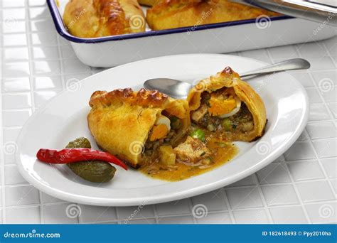 Saltena, Bolivian Juicy Filling Empanada Stock Image - Image of cuisine ...