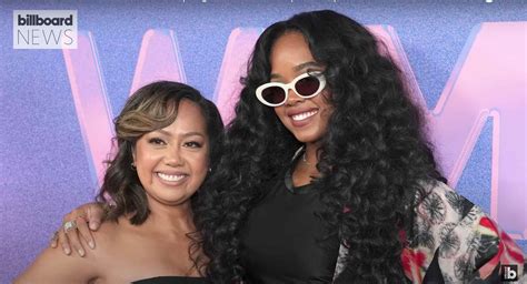 H.E.R. dedicates Billboard Impact Award to Filipina mother ...