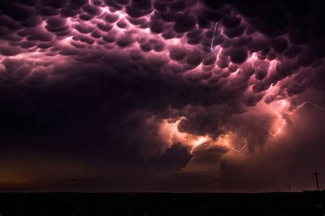 Incredible mammatus clouds in the night sky over Nebraska. • /r/pics ...