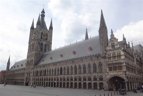 Double Subject Orientation? The In Flanders Fields Museum - Public ...