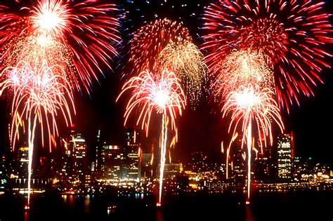 File:Fireworks DetroitWindsorIntlFreedomFest.jpg - Wikipedia