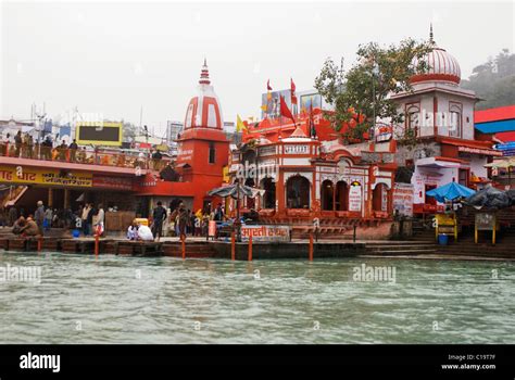 Pilgrims praying at a ghat, Har Ki Pauri, Ganges River, Haridwar ...