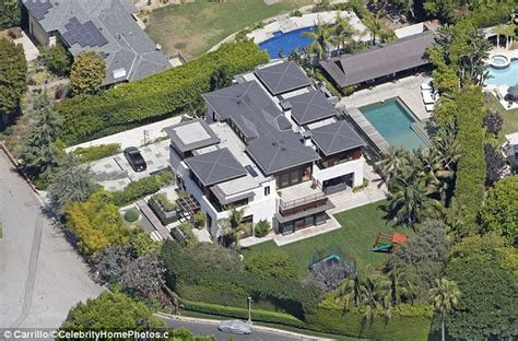 Celebrity News: Matt Damon’s Pacific Palisades Mansion | Celebrity Homes